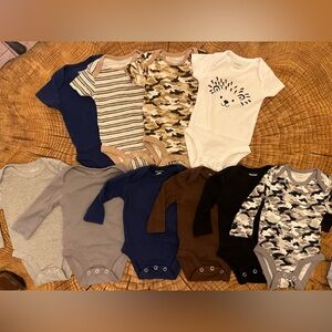 ‼️NWOT: 10 Pack Of Hanes Onesies - 0-6 M